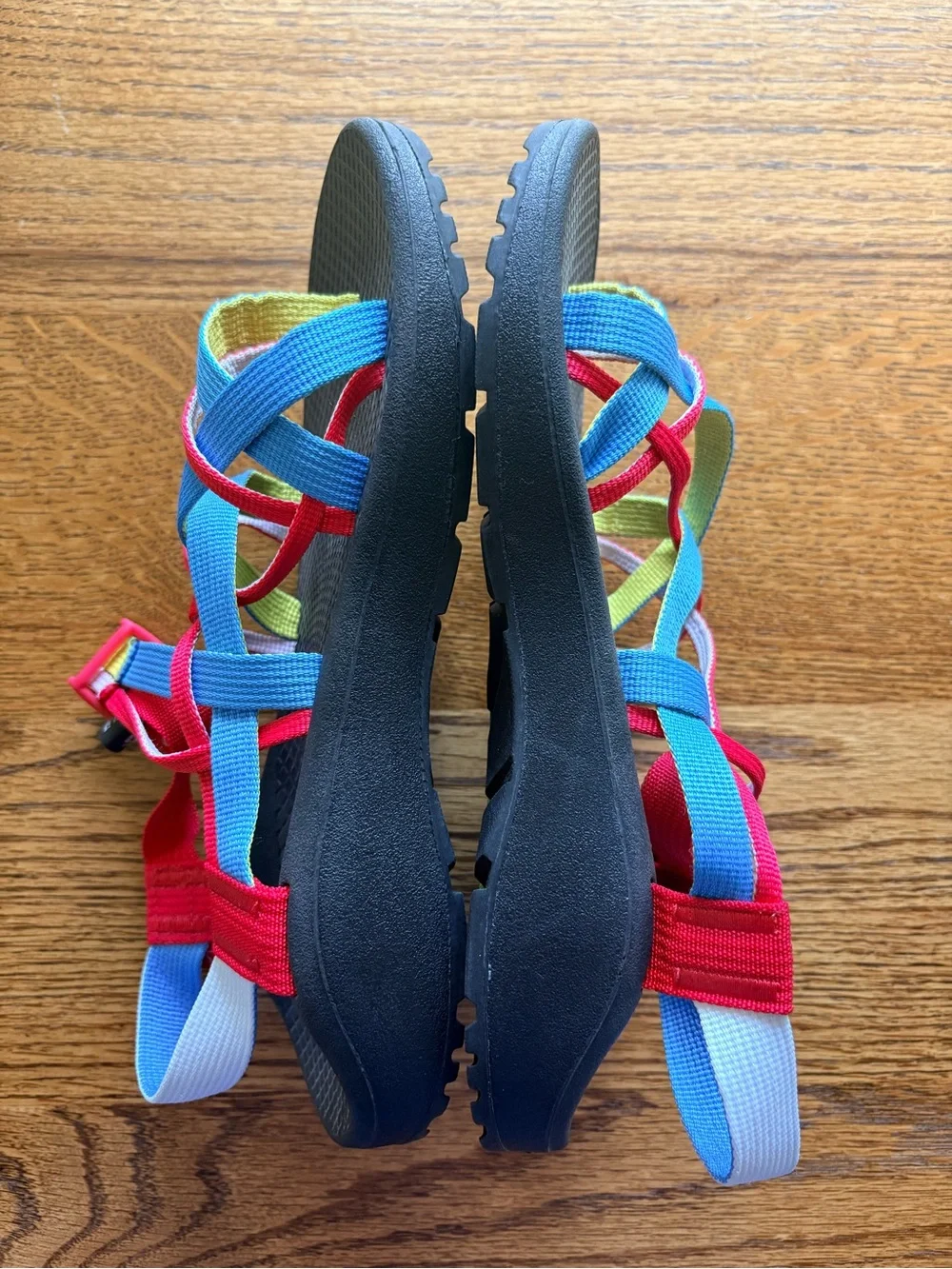 Chacos Cloud women’s 8 Blue, red & yellow Woodstock/Guitar Active Strap Sandals
